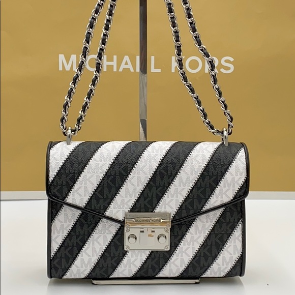 MICHAEL KORS ROSE  MEDIUM FLAP SHOULDER BLACK MULT - Picture 2 of 16